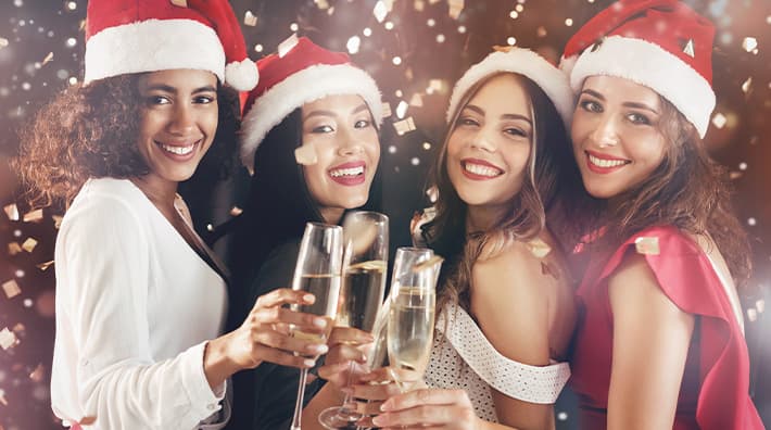 Raise a toast with bottomless wine on a Showboat X’mas party cruise with buffet lunch, harbour views